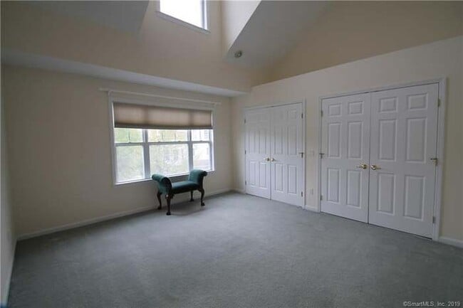 Building Photo - 49 Woodcrest Ln