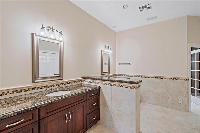 Building Photo - 7480 150th Ct N