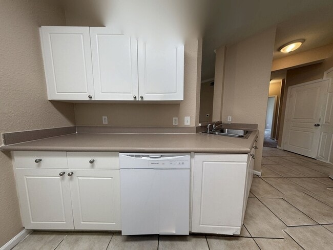Building Photo - 9301 Crescent Loop Cir