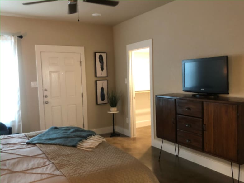 Building Photo - 3217 Belmont Dr