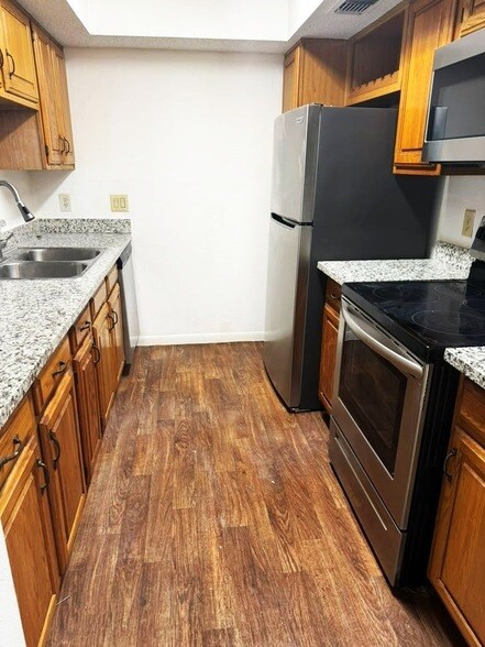 Building Photo - 2826 S Bartell Dr