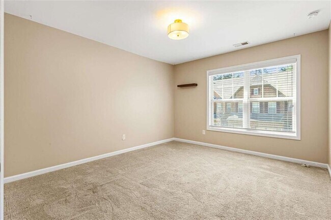 Building Photo - 3378 Vintage Cir SE