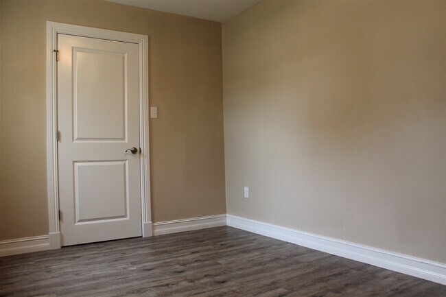 Building Photo - 46 Dolphin Dr