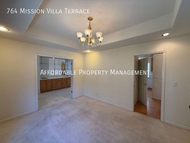 Building Photo - 764 Mission Villa Terrace