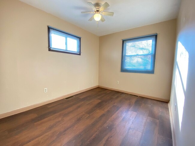 Building Photo - 3 Bedroom Home in Merrillville, IN