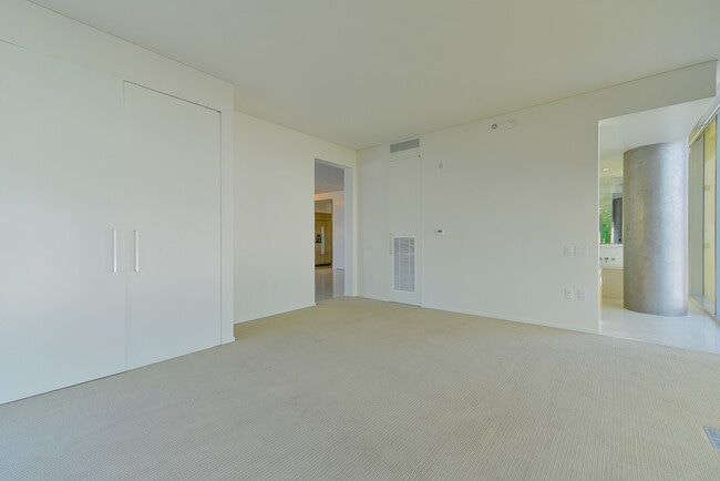 Building Photo - Veer Towers 602W-Strip and CityCenter Views form this Stunning 2Bd/2Ba Residence