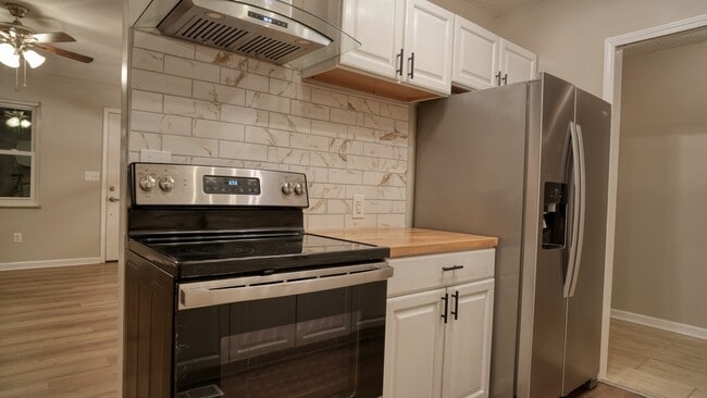 Building Photo - 6343 Cadbury Dr NW