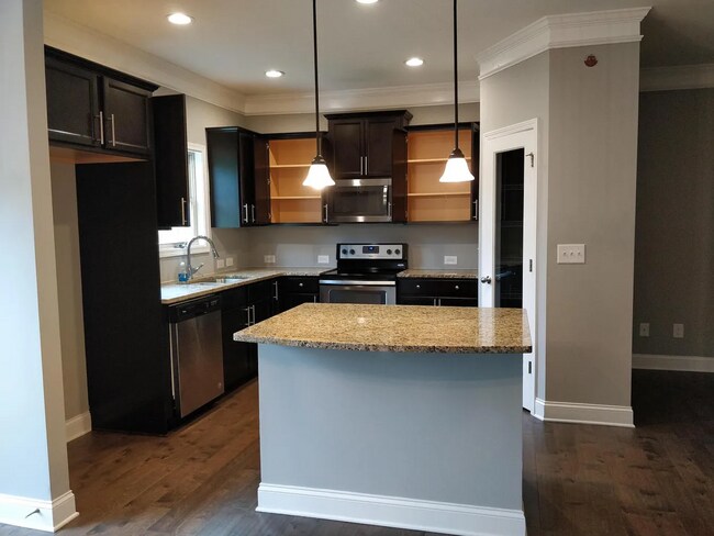 Building Photo - 2557 Pepper Ct