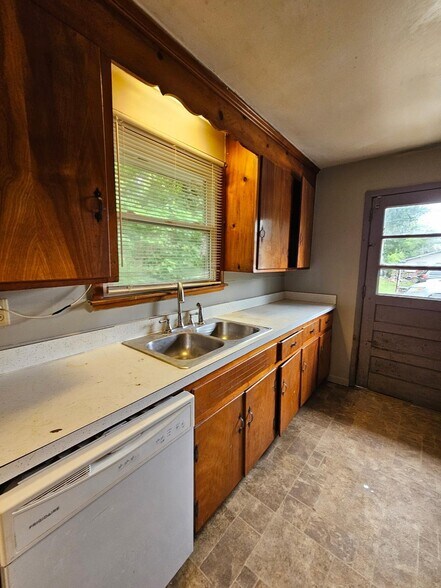 Building Photo - 107 Hillcrest Dr