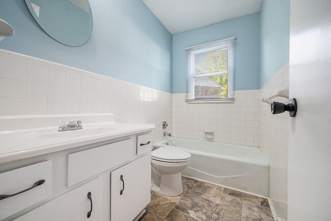 Building Photo - $0 Application Fee In August Huge Independ...