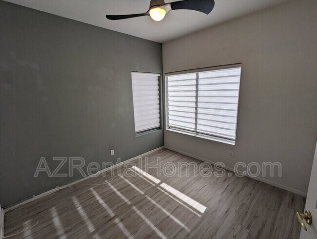 Building Photo - 10247 N 12th Pl