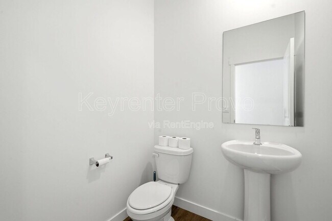 Building Photo - 371 E Levengrove Dr