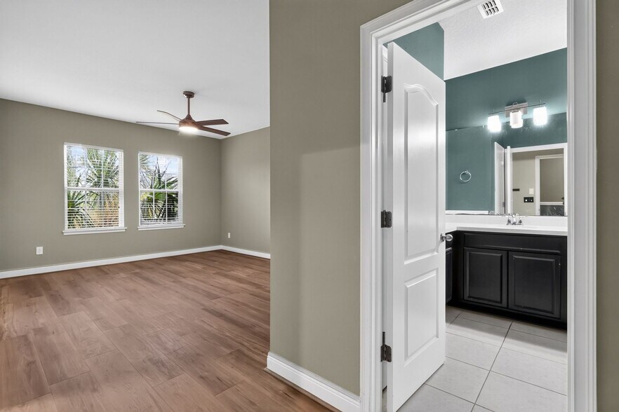Building Photo - 6536 Calamondin Dr