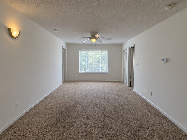 Building Photo - 1500-202 GRADUATE LN
