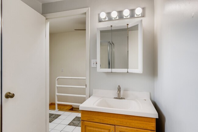 Building Photo - 1127 S Hanover St