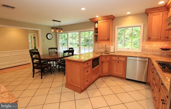 Building Photo - 594 Contention Ln