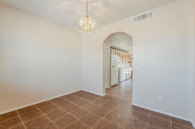 Building Photo - Pet-Friendly 4 Bedroom Rental in Tucson wi...