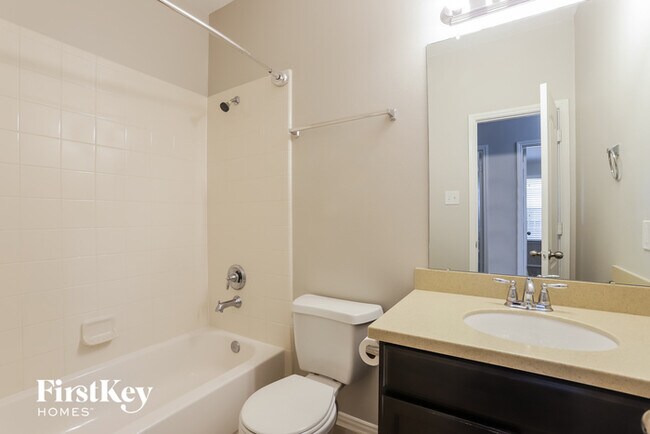 Building Photo - 2235 Oak Rise Dr