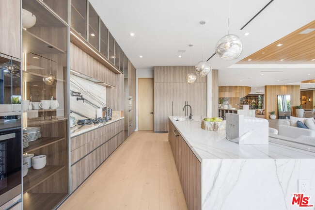 Building Photo - 1033 Somera Rd