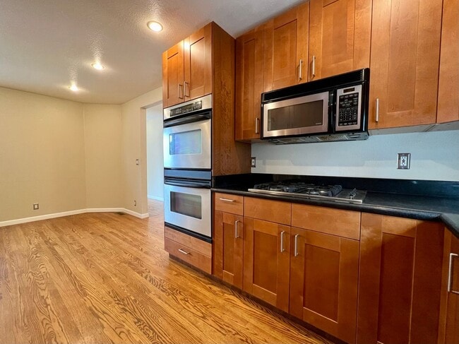 Building Photo - Spacious 4-Bed / 2-Bath Rancher near Linda Mar Beach