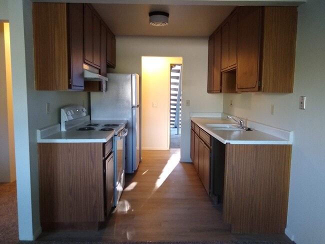 Building Photo - 1960 S Dora St