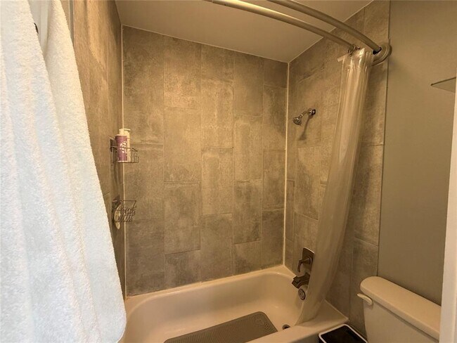 Building Photo - 1900 Dauphine Cove