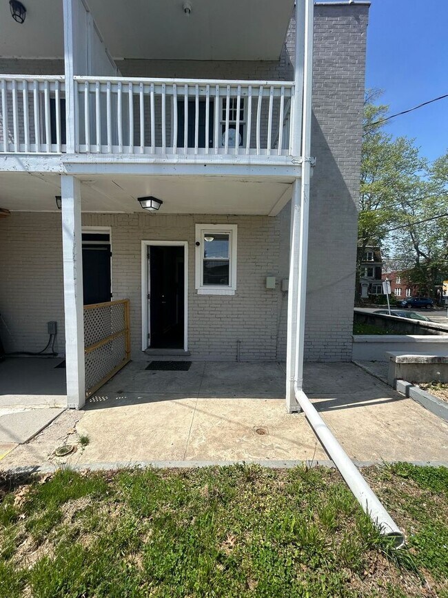 Building Photo - 2667 N 6th St