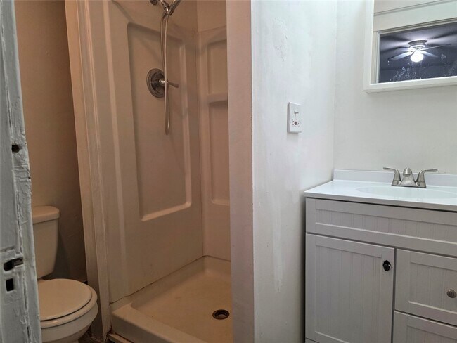 Building Photo - 320 Odell Ave