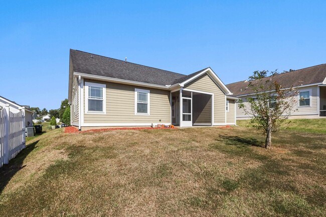 Building Photo - 2561 Lantana Ln