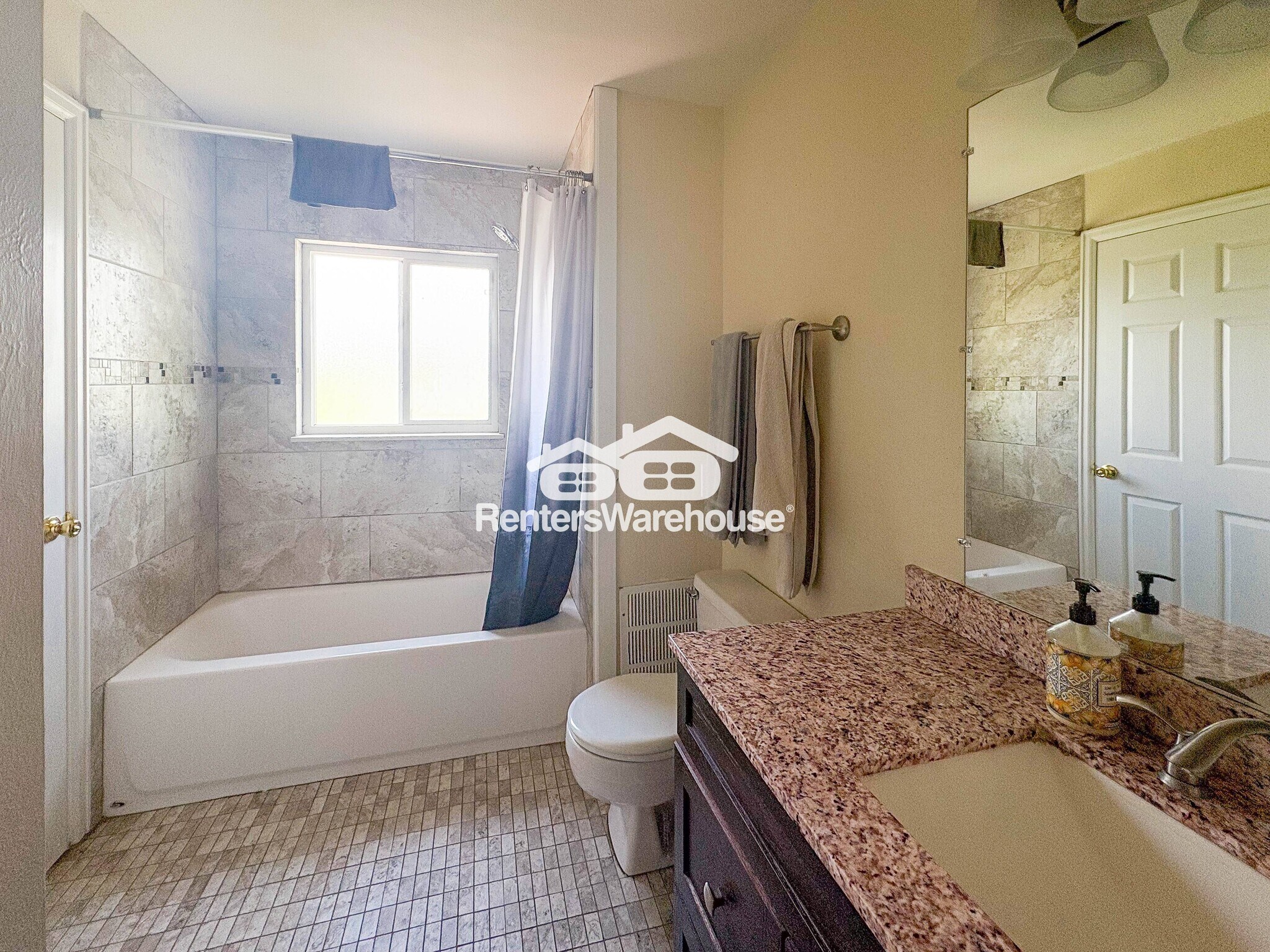 Building Photo - 10935 Birch Dr