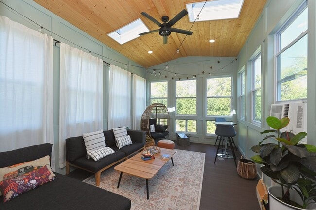 Building Photo - **EXECUTIVE HOME IN WILLIAMSON COUNTY WITH RARE WALK-OUT BASEMENT AND TONS OF STORAGE**