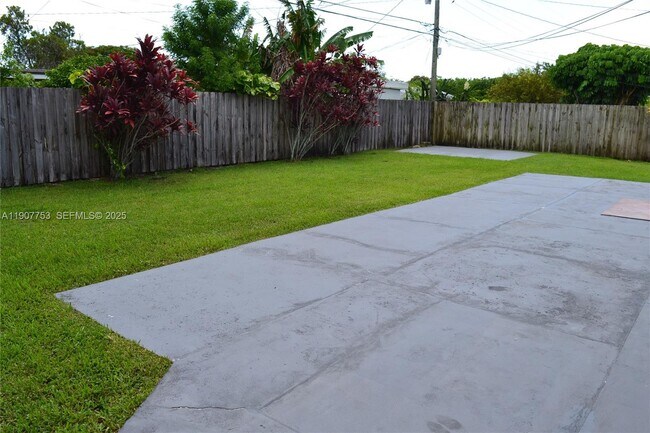 Building Photo - 3221 SW 93rd Pl