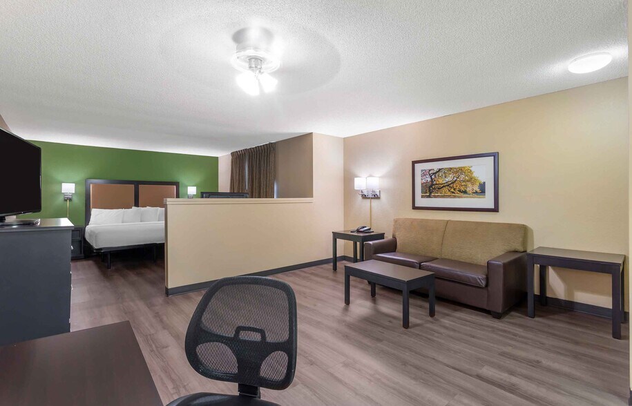 Building Photo - Furnished Studio-St. Louis - Airport - Central