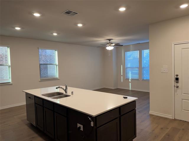 Building Photo - 2025 Buffalo Hill Dr
