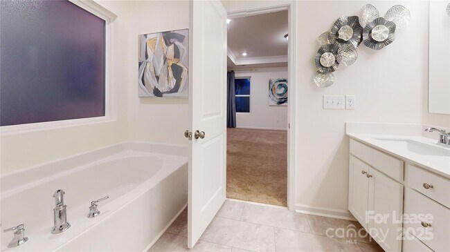 Building Photo - 2888 Yeager Dr NW