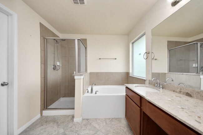 Building Photo - 13918 Goodridge Dr