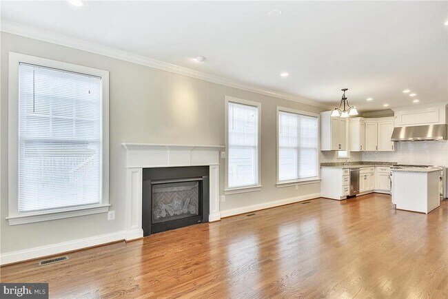 Building Photo - 2205 N Edison St