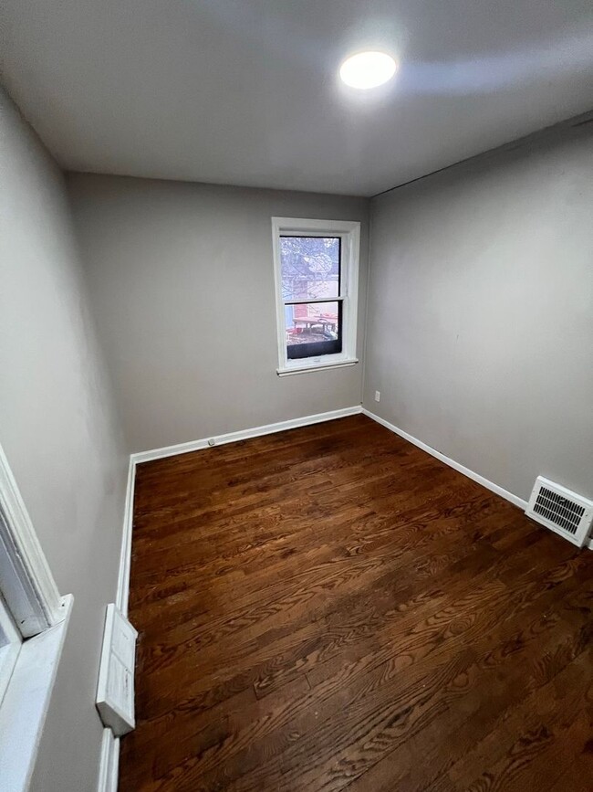 Building Photo - Section 8 Accepted: Affordable 4 Bed, 1 Ba...