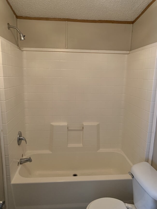 Building Photo - 122 Zackary St