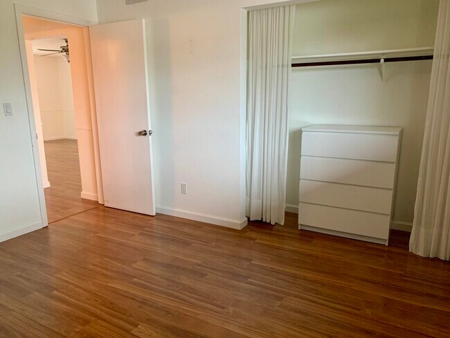Building Photo - 912 Pine Dr