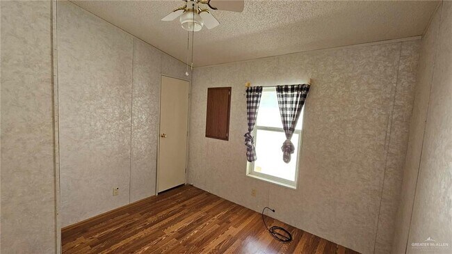 Building Photo - 2408 Meadowlark St