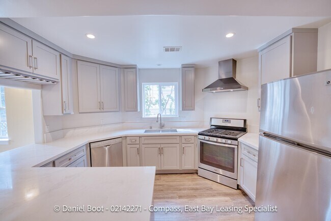 Building Photo - 2141 Ward St