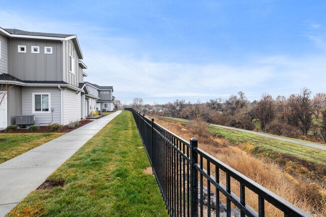 Building Photo - Wilson Creek Townhomes! Move In By 7/31 & ...