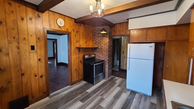 Building Photo - 3737 W 135th St