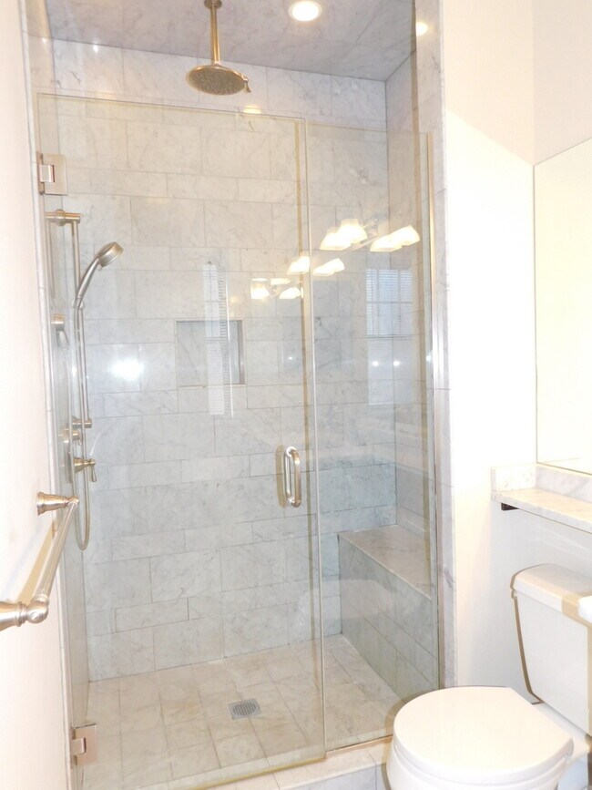 Building Photo - 836 Judson Ave
