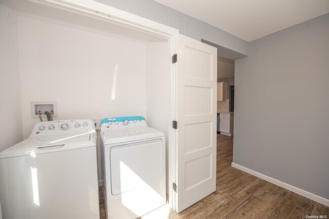 Building Photo - 76 Amity St