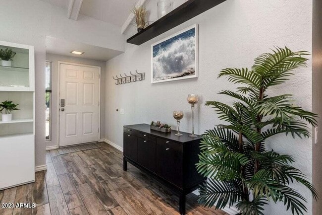 Building Photo - 7526 Via De Ln