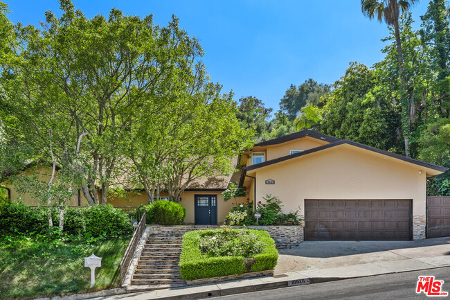 Primary Photo - 10926 Alta View Dr