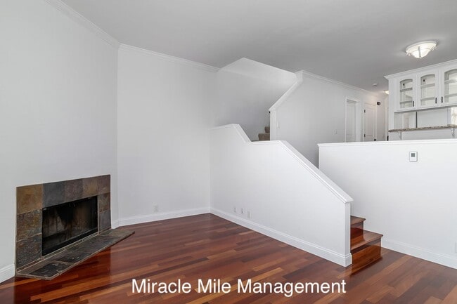 Building Photo - Wonderful Modern Townhouse-Style Condo with Stunning Views in Desirable Sausalito