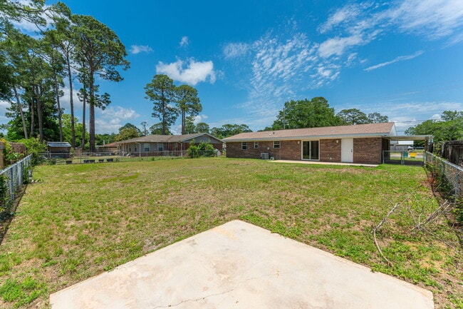 Building Photo - 1416 Palm Blvd S